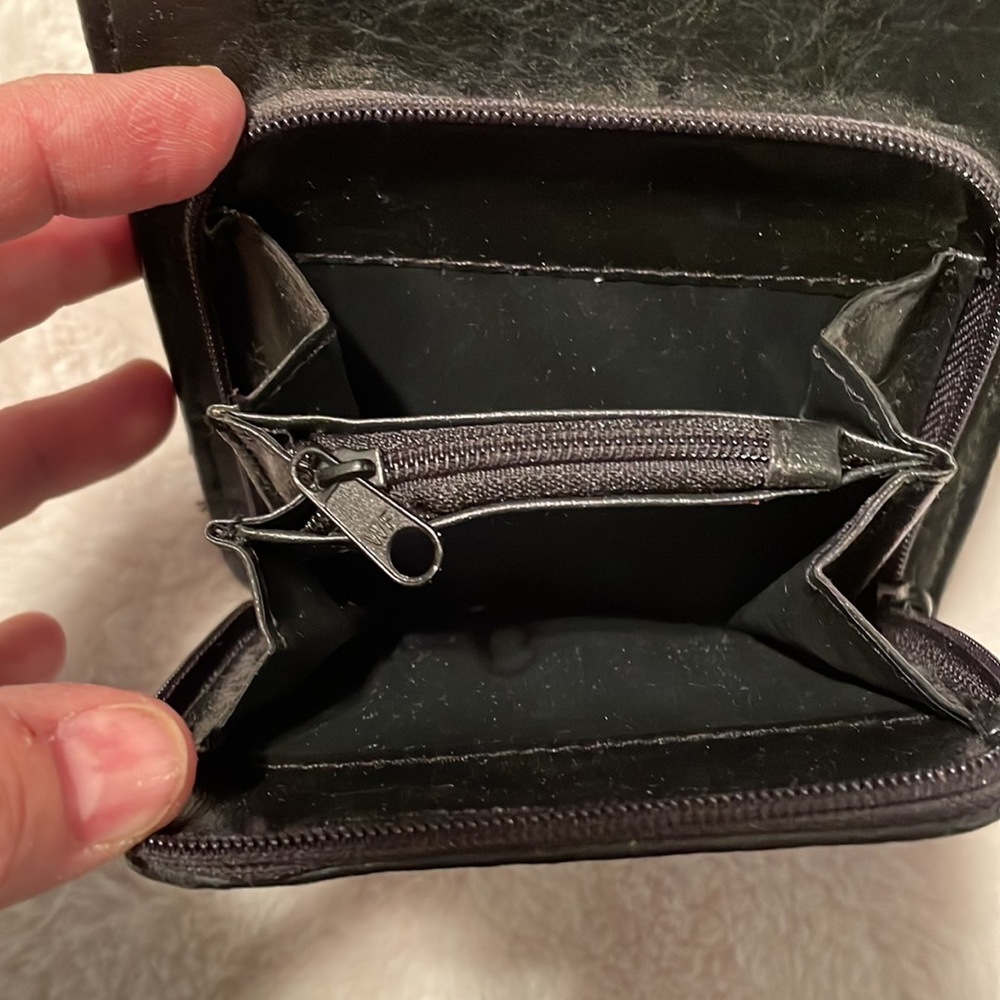 Black vegan leather cross body bag - Picture 3 of 16